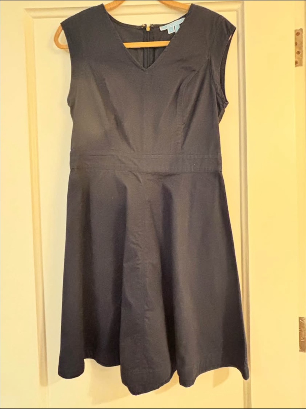 Draper James Sleeveless cotton V-Neck Fit-and-Flare Dress in Navy NWT size 6